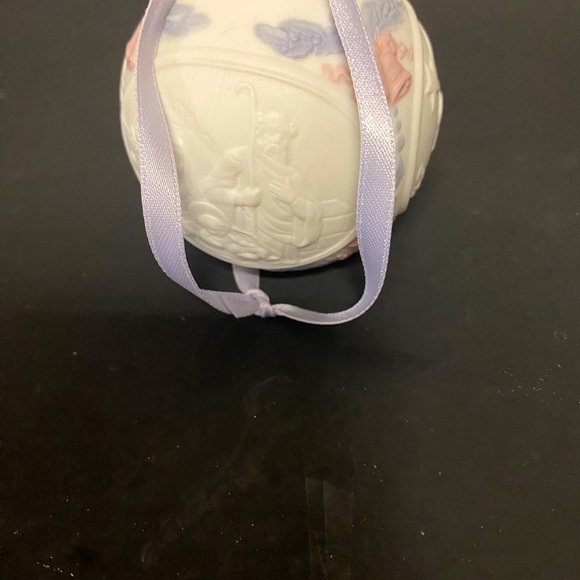 LLADRO 1991 Porcelain Christmas Ball. Retired - Picture 5 of 9
